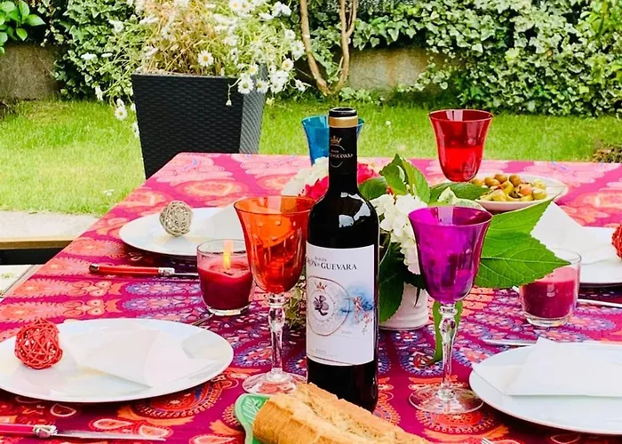 En Comillas-garden In * كوميلاس