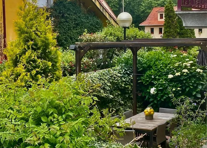 En Comillas-garden In Apartment *