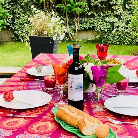 En Comillas-garden In * Comillas